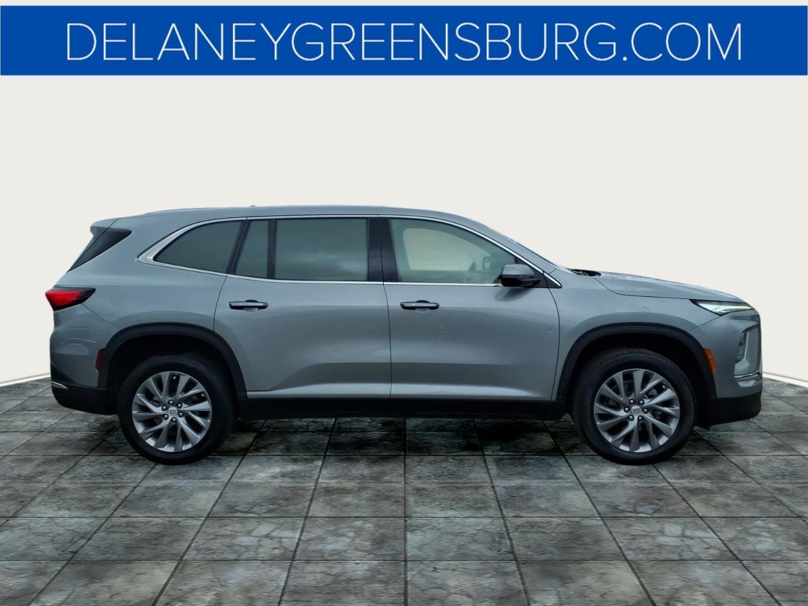 Used 2025 Buick Enclave Preferred AWD/4WD image 2