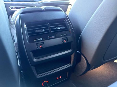 Used 2025 BMW X5 xDrive40i w/ Premium Essential Package image 33