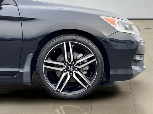Used 2017 Honda Accord Sport image 39
