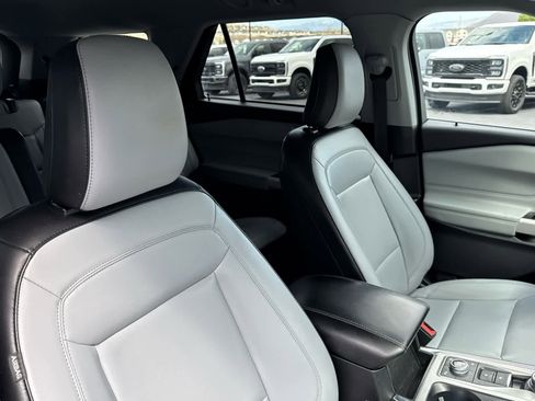 Used 2021 Ford Explorer XLT w/ Equipment Group 202A AWD/4WD image 16