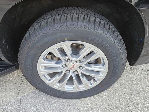 Used 2024 GMC Yukon SLT image 43