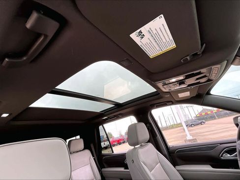 Used 2022 GMC Yukon SLT w/ SLT Premium Package image 26