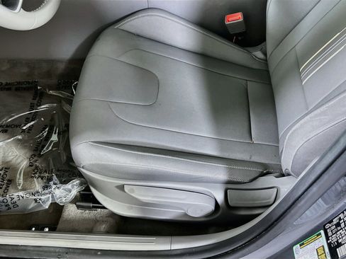 Used 2025 Hyundai Elantra Sport FWD image 18
