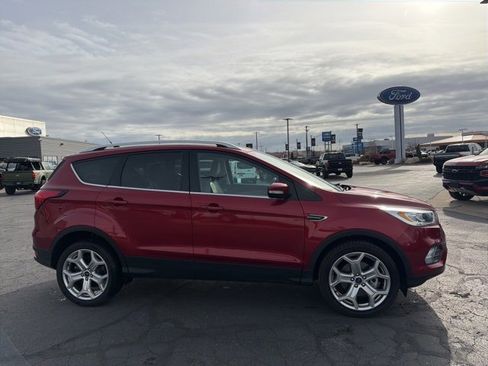 Used 2019 Ford Escape Titanium image 3