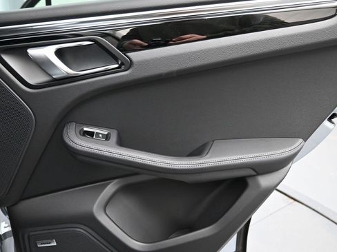 New 2026 Porsche Macan image 29