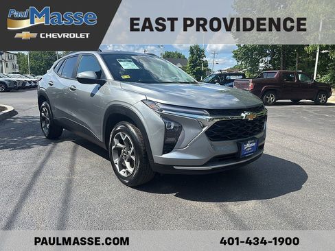 Certified 2024 Chevrolet Trax LT w/ LT Convenience Package FWD image 3