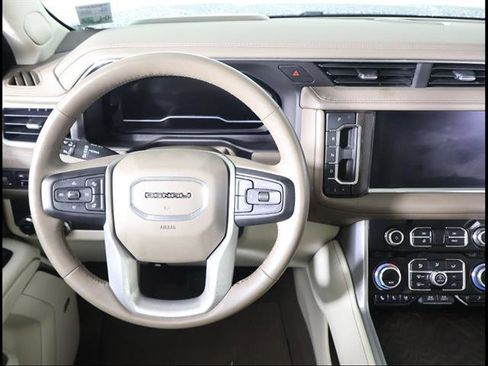 Used 2023 GMC Yukon Denali RWD image 8