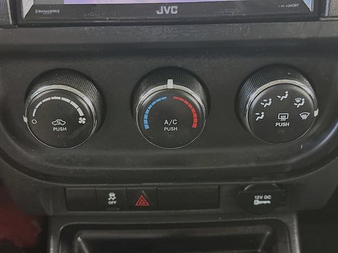 Used 2014 Jeep Patriot Sport w/ Power Value Group AWD/4WD image 18