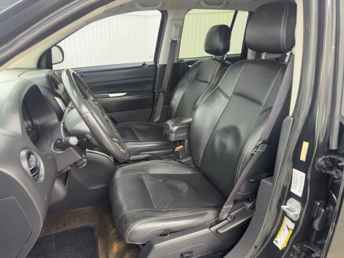 Used 2014 Jeep Compass Latitude image 9