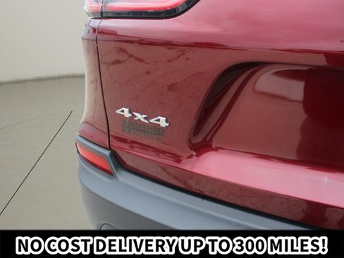 Used 2019 Jeep Cherokee Latitude Plus w/ Cold Weather Group AWD/4WD image 35