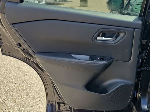 Used 2025 Nissan Rogue SV FWD image 15