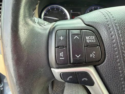 Used 2019 Toyota Highlander XLE AWD/4WD image 10