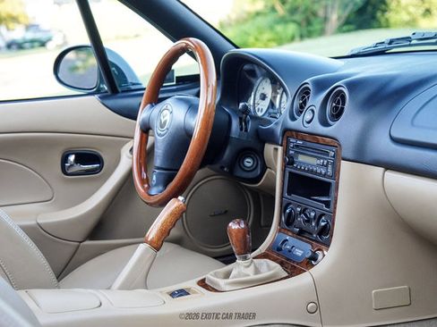 Used 2001 MAZDA MX-5 Miata RWD image 33