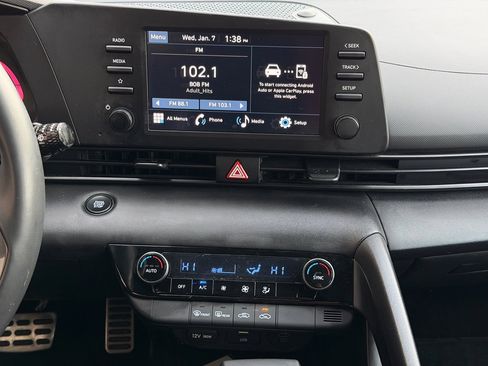 Used 2025 Hyundai Elantra Sport image 28