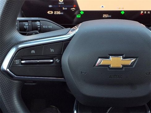 Used 2025 Chevrolet Equinox EV LT image 18