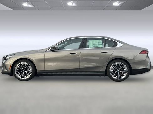 Used 2026 BMW i5 eDrive40 image 2