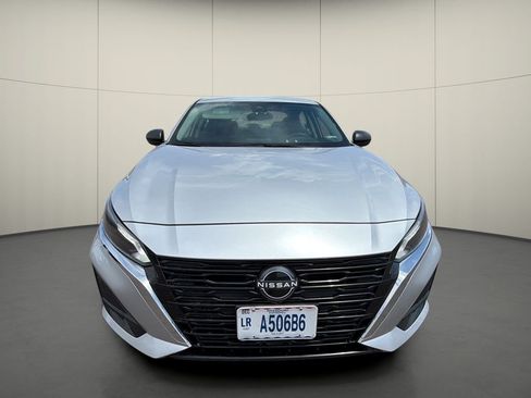 Used 2024 Nissan Altima 2.5 SV FWD image 2
