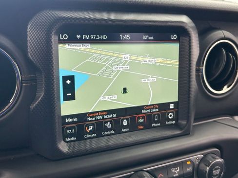 Used 2022 Jeep Wrangler Unlimited Sahara AWD/4WD image 20