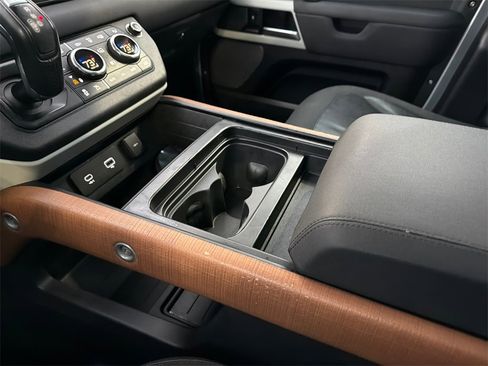 Used 2020 Land Rover Defender 110 S image 31