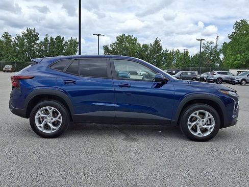 Used 2024 Chevrolet Trax LS w/ LS Convenience Package FWD image 10