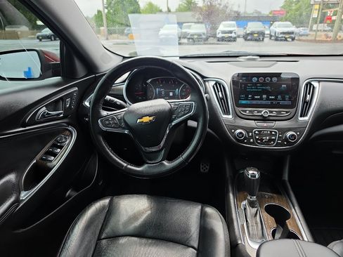 Certified 2017 Chevrolet Malibu Premier w/ Premier Sun and Wheel Package FWD image 20