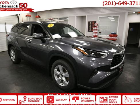 Certified 2024 Toyota Corolla Cross LE image 1