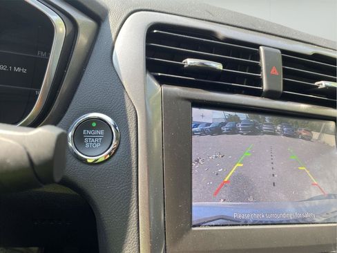 Used 2020 Ford Fusion SE FWD image 10