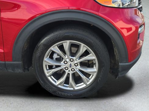 Used 2022 Ford Explorer XLT w/ Equipment Group 202A image 3