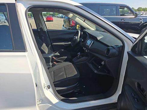 Used 2025 Nissan Kicks Play S FWD image 15