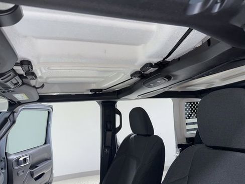 Used 2024 Jeep Wrangler Unlimited AWD/4WD image 6