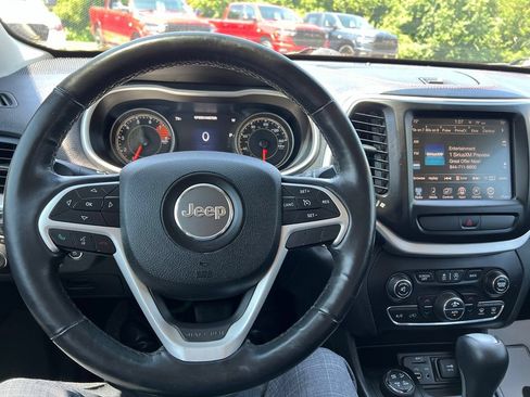 Used 2016 Jeep Cherokee Trailhawk w/ Comfort/Convenience Group AWD/4WD image 30