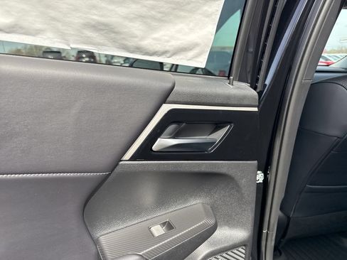 New 2026 Mitsubishi Outlander LE FWD image 36