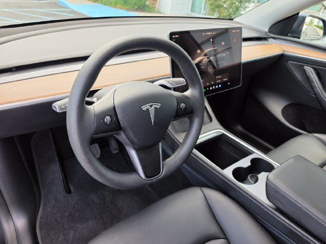 Used 2025 Tesla Model Y Long Range AWD/4WD image 17
