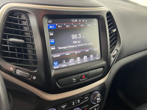 Used 2015 Jeep Cherokee Limited w/ Luxury Group AWD/4WD image 28