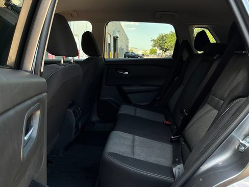 Used 2025 Nissan Rogue SV FWD image 12