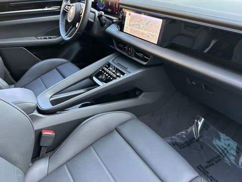 New 2025 Porsche Macan Electric image 17