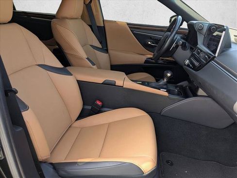 Used 2025 Lexus ES 300h w/ Premium Package FWD image 17
