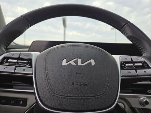 Used 2025 Kia Telluride S FWD image 22