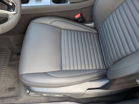 New 2025 Land Rover Discovery Sport S image 4