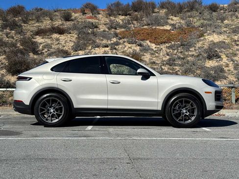 New 2025 Porsche Cayenne Coupe image 9