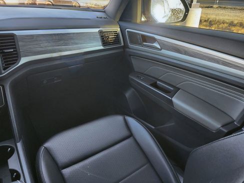 Used 2022 Volkswagen Atlas Cross Sport SE image 23