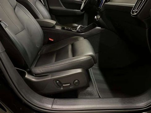 Used 2025 Volvo XC40 B5 Plus image 73