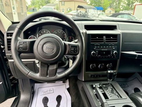 Used 2012 Jeep Liberty Sport AWD/4WD image 9