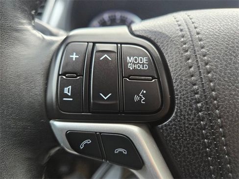 Used 2017 Toyota Highlander XLE image 32