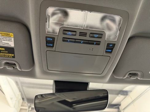 Used 2019 Toyota Highlander SE image 22