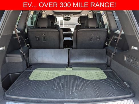 Used 2026 Cadillac Vistiq Sport w/ LPO, Floor Liner Package AWD/4WD image 22
