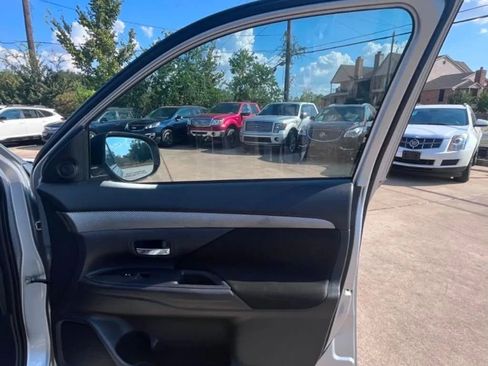 Used 2014 Mitsubishi Outlander ES FWD image 29