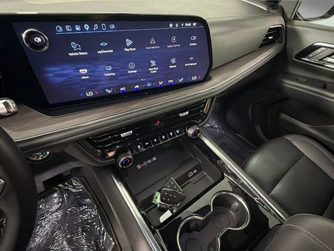 Certified 2025 Chevrolet Suburban Z71 AWD/4WD image 19
