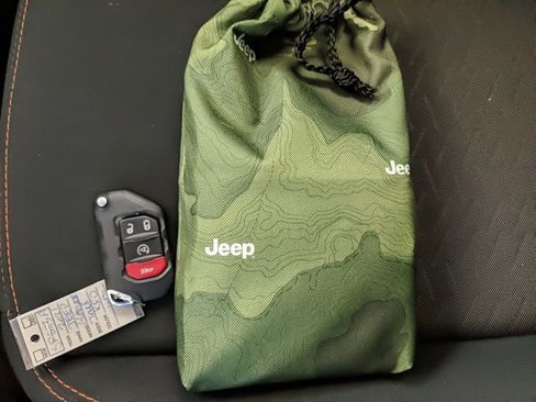 Used 2021 Jeep Gladiator Mojave w/ Cold Weather Group image 29