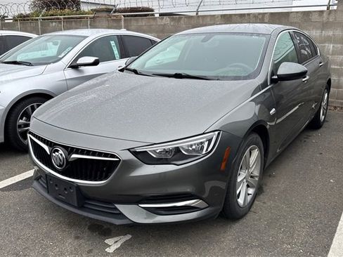 Used 2019 Buick Regal Preferred w/ Sights and Sounds Package image 4